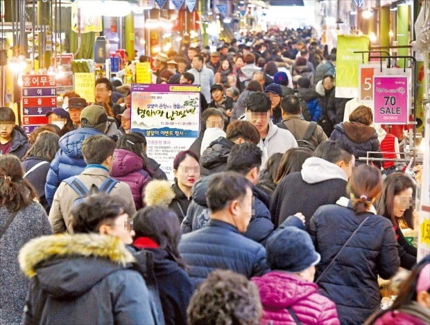 설 일주일 앞두고 붐비는 전통시장