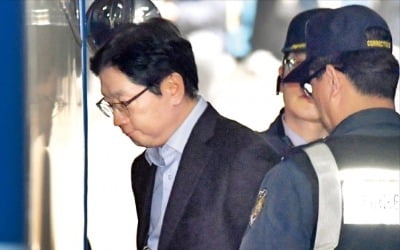 '댓글 조작' 김경수 징역 2년…법정 구속