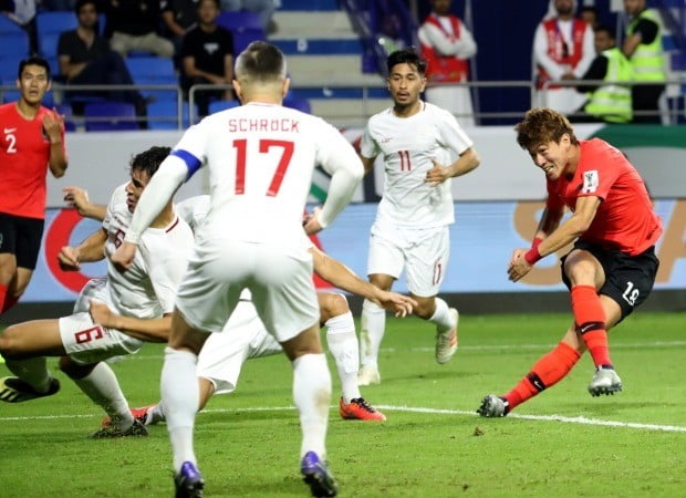 ‘황의조 결승골’ 한국, 필리핀 상대로 1-0 진땀승
