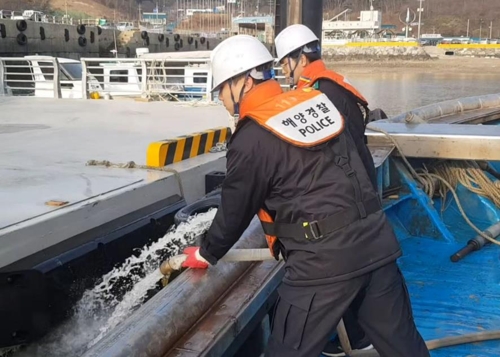 어선 침수·모터보트 표류…새해 첫날 인천서 해상사고 잇따라