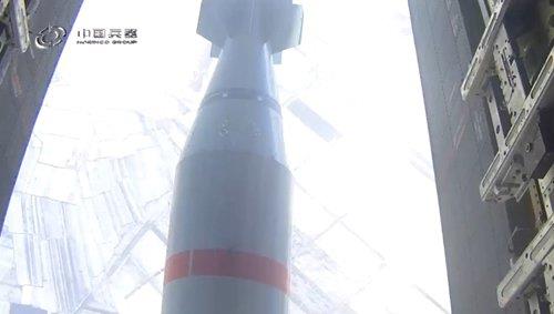 중국, 핵폭탄 다음으로 강력한 초대형 폭탄 공개