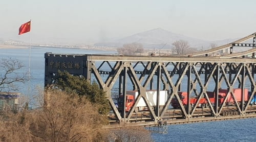 김정은 특별열차, 북중접경 엄중통제 속 새벽에 압록강 건너
