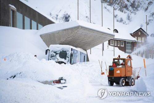 유럽 곳곳 폭설로 '몸살'…열흘 간 21명 사망