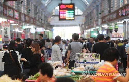 설 앞두고 사과·배값 '껑충'…성수품 물량 1.4배 푼다