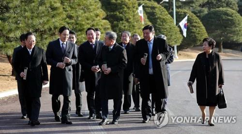 원전·주52시간·규제개혁…대통령 만난 기업인들 건의 '봇물'