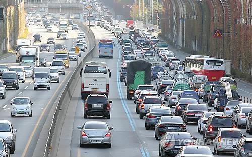 자동차 신규등록 '희비'…국산차 2%↓·수입차 10.8%↑