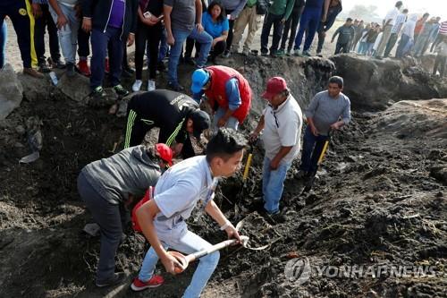 멕시코 구멍난 송유관에 700명 몰렸다가 순식간에 '아비규환'