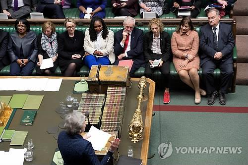 英메이, 야당 각개격파…"브렉시트 합의 지지하면 지역구 지원"