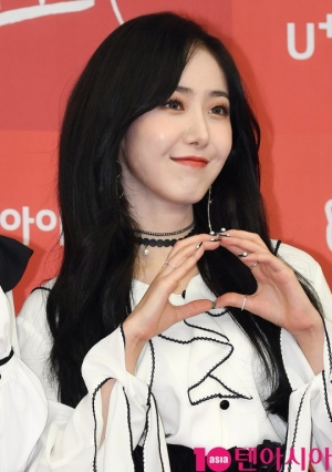 [TEN PHOTO]여자친구 신비 &#39;귀여운 미소&#39;