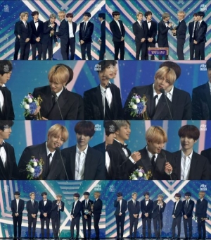 방탄소년단, V라이브 베스트 아티스트 수상…&#34;달려라 방탄&#34;