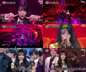 청하, &#39;쇼챔&#39; 이어 &#39;엠카&#39; 1위…2관왕 달성