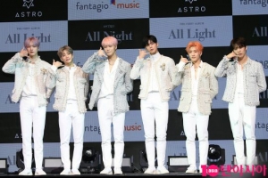 [TEN PHOTO] 아스트로 &#39;올라잇 사라해주세요&#39;