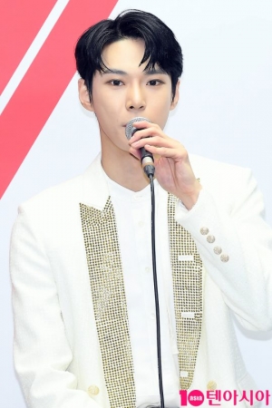 [TEN PHOTO] NCT127 도영 &#39;여심 녹이는 눈망울&#39;
