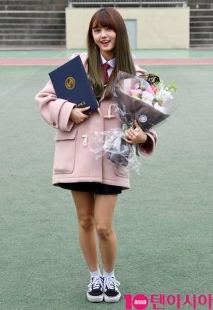 [TEN PHOTO]드림노트 한별 &#39;중학교 졸업식을 빛나는 미모&#39;