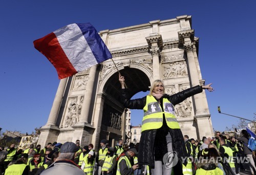 "노란조끼 집회는 프랑스의 노조중심 투쟁방식 한계 보여줘"