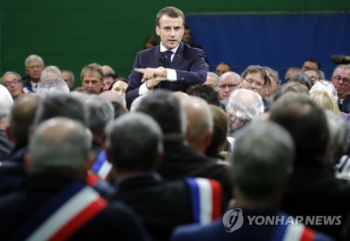 "노란조끼 집회는 프랑스의 노조중심 투쟁방식 한계 보여줘"