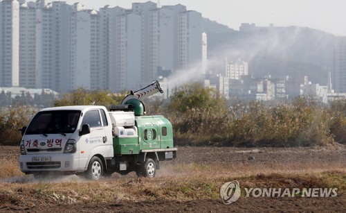 'AI 발 못 붙이도록' 부산 철새도래지·가금농장 방역 총력