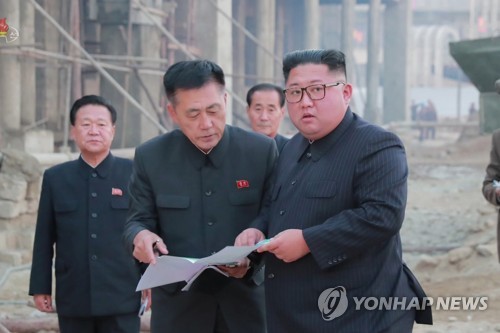 "北, 김정은 '세계 최고수준' 지시 리조트공사 난항"