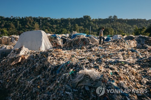 필리핀 수출폐기물 내달3일 국내반입…6개월 항만보관 불가피