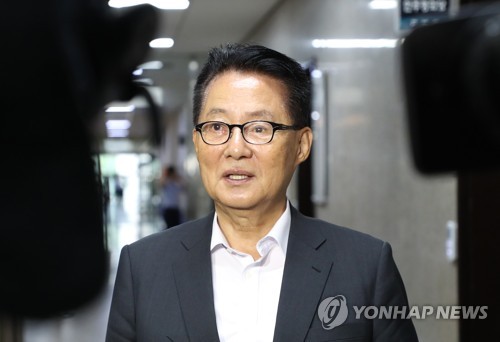 박지원 "민주주의 아버지가 전두환이면 할아버지는 박정희"