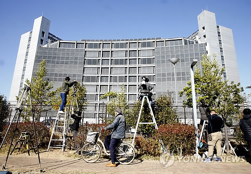 법정 선 곤 前닛산 회장 "난 결백…닛산 부활에 인생 바쳤다"