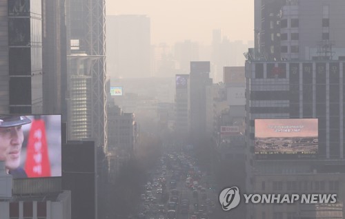 전국 곳곳에 고농도 미세먼지 기승…"오후부터 점차 해소"