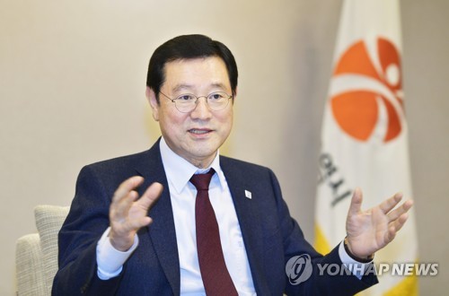 이용섭 시장 "한국당, 5·18 조사위원 재추천해야"