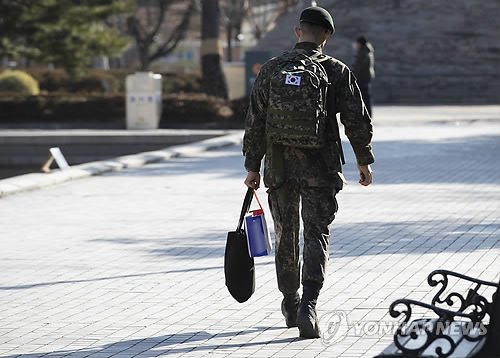 병사 '일과후 휴대전화 사용' 4월부터 모든 부대로 확대