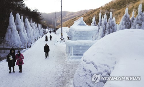 '바람 불어도 괜찮아요'…추위 잊은 겨울 축제에 인파 북적