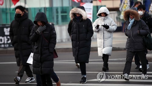 강한 바람에 서울 아침 체감온도 영하 9도…낮에 눈 날리기도