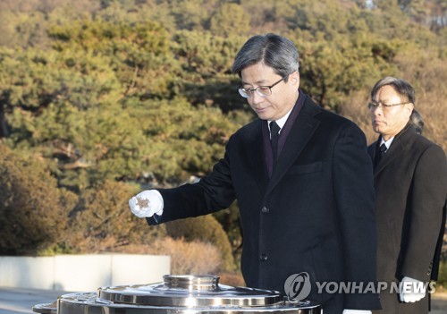 김명수 대법원장 "'사법농단' 수사 불가피…민낯 공개해야"