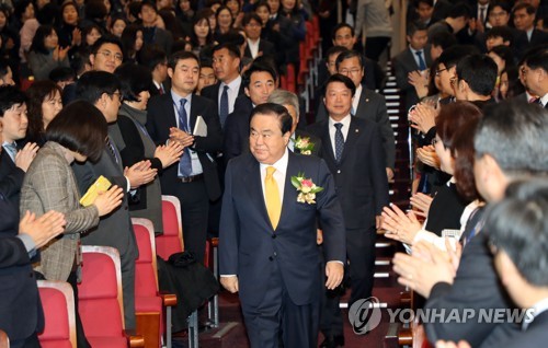 문의장 "대통령도 청와대도 심기일전…촛불의 뜻 다시 읽어야"