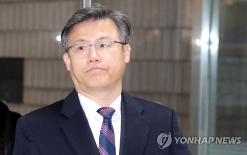 '특활비 관여' 이재만·안봉근 2심도 실형…정호성 집행유예