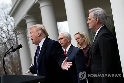 트럼프 "국경장벽 큰 지지받아…셧다운 협상 진전 없어"