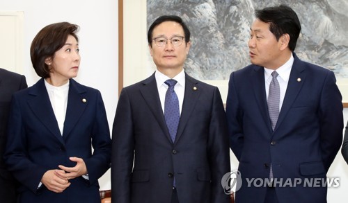 민주, '탈당 손혜원' 무대응 전략…野 "특검·국정조사해야"