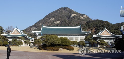 여야 공방 격화…'靑 참모진 개편·특감반 의혹 특검' 지뢰밭