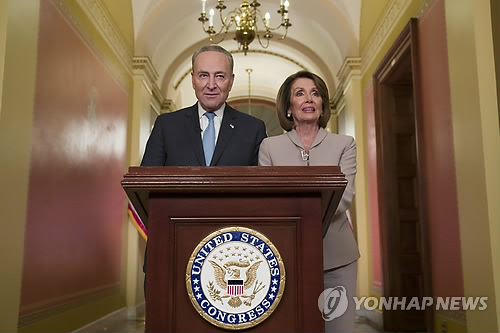 트럼프 "멕시코 국경, 마음과 영혼의 위기…57억弗 장벽 세워야"