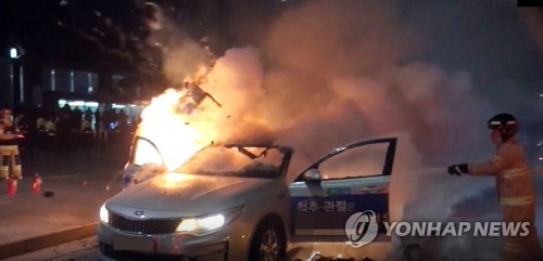 분신 택시기사 4장 유서…"너무 힘들어…불법카풀 반대"