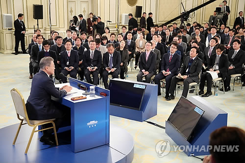 문대통령 "고용지표 부진 가장 아쉬워…정책기조는 유지할 것"