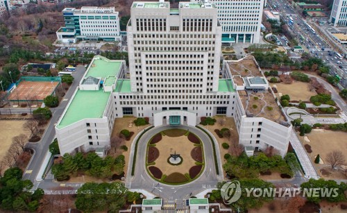 [양승태 소환] '꼼수'냐 '승부수'냐…대법원 앞 회견 강행 후 검찰로