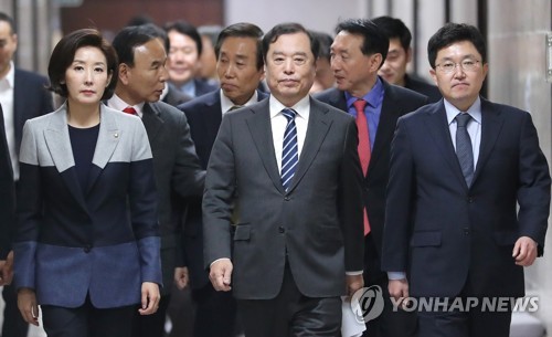 한국, 당협위원장 선발 놓고 계파갈등 조짐…인선 의결 연기