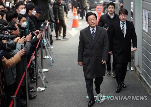 이재명 2차 공판 참석…이번엔 '소이부답'