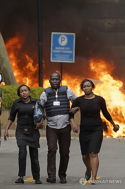케냐 나이로비서 폭탄·총격 테러…"외국인 등 15명 사망"