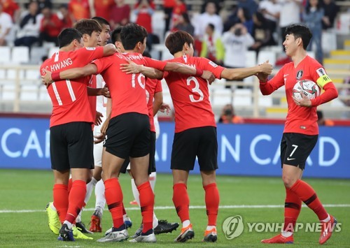 [아시안컵] 손흥민 PK 유도에 도움까지…한국, 중국 꺾고 조1위로 16강