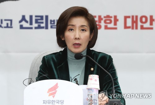 국회로 번지는 손혜원 논란…상임위 소집 줄다리기 지속