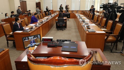 국회로 번지는 손혜원 논란…상임위 소집 줄다리기 지속