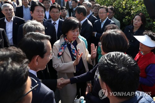 손혜원 "목포 숨은 가치 알려지길"…박지원 "모두 속았다"