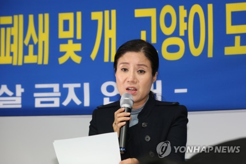  '케어' 박소연 "논란 두려워 안락사 못 알려…사퇴 의사 없어"