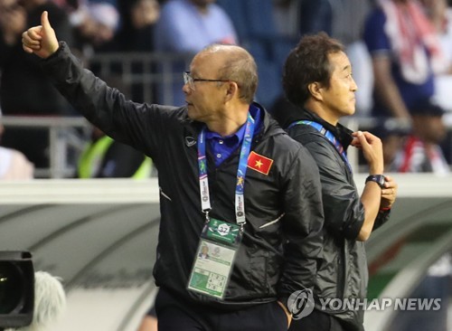 '마법사' 박항서 "우리는 수비 축구가 아닌 실리 축구!"