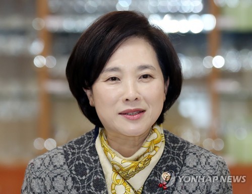 유은혜 "입시가 교육 목표인 인식 바꾸고 학력차별 해소해야"